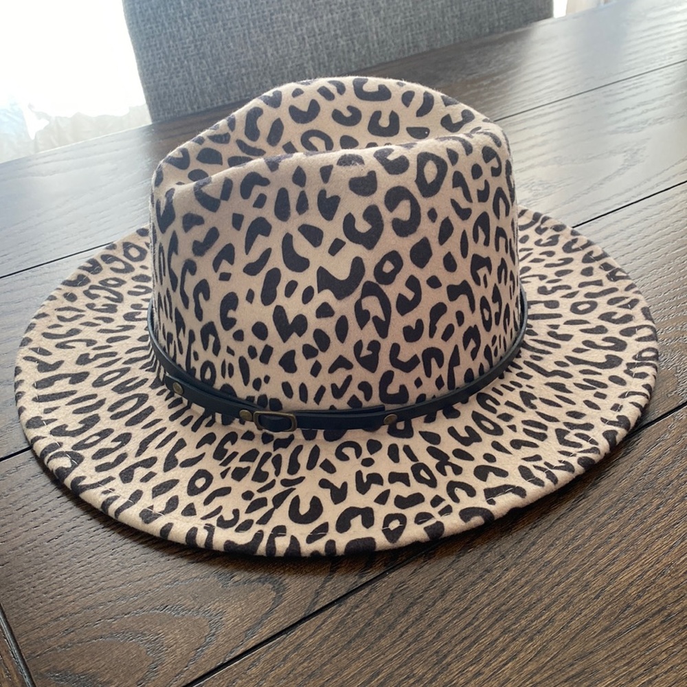 Women’s Cheetah Print Flat Brim Fedora Hat
